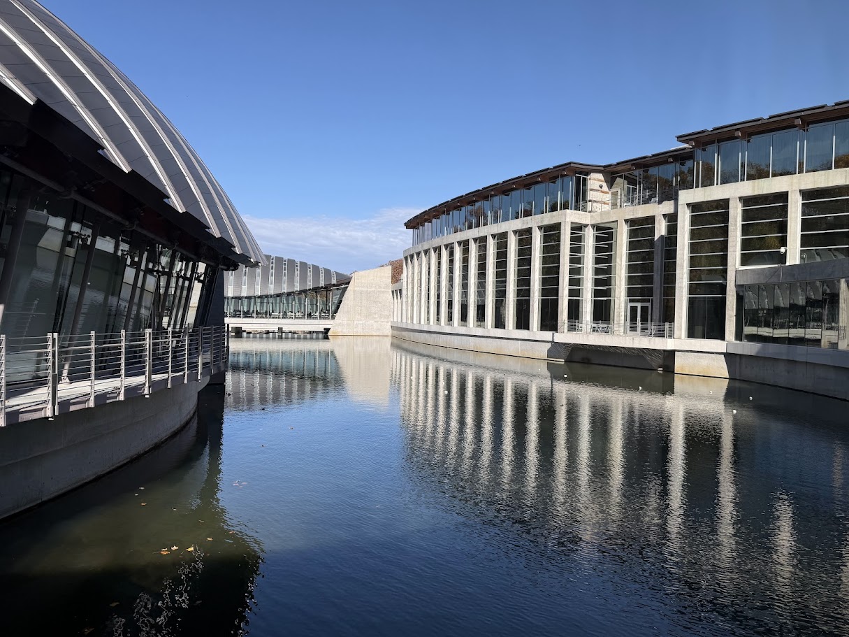 Wandering through Crystal Bridges & the Time Loop – Bentonville, AR